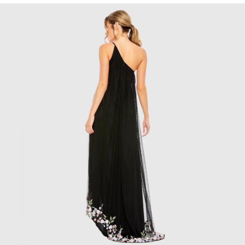 Mac Duggal
Black One Shoulder Trapeze
Embellished High Low Gown - Picture 2 of 3